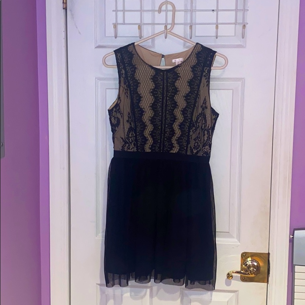 black lace formal dress